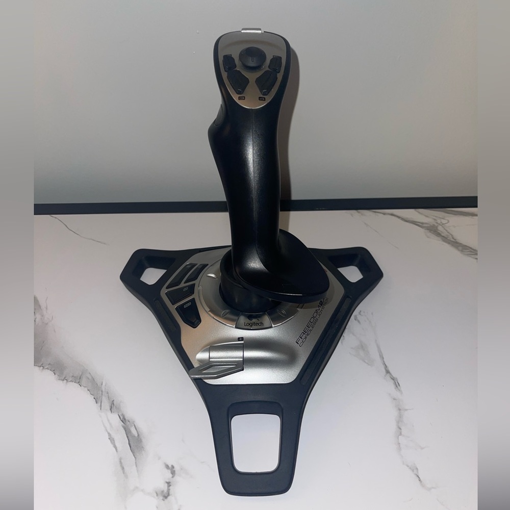 Logitech Freedom 2.4 (963283-0403) Joystick